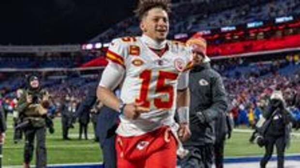 Patrick Mahomes Dodges Snowballs From Bills Fans After Chiefs Win