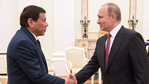 Президент РФ Владимир Путин и президент Филиппин Родриго Дутерте во время встречи