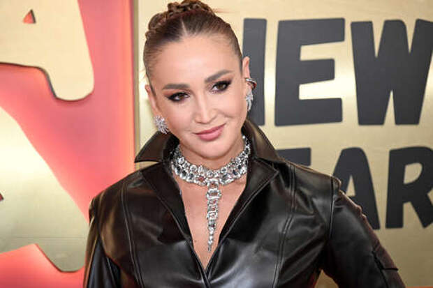 Певица Бузова пошутила, что приехала в город невест за женихом