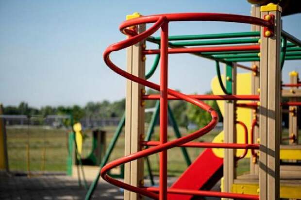 На одной из детских площадок Тамбовской области установили небезопасное игровое оборудование