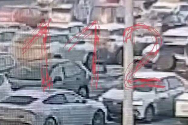 112: появились кадры с похищением 9-летнего мальчика у гипермаркета в Петербурге