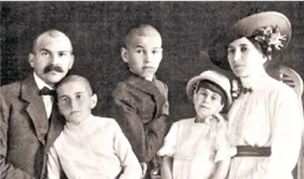 В поисках исторической правды: кто настоящий отец легендарной «тридцатьчетверки»…