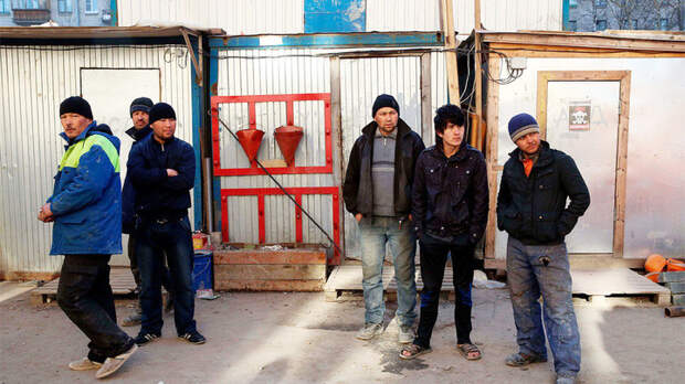 РУССКИЕ ПЕНСИИ ДЛЯ МИГРАНТОВ: ЗАЧЕМ РОССИЯ КОРМИТ АРМИЮ ПРИЕЗЖИХ