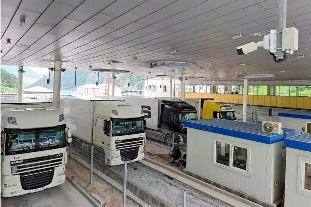 ФТС: переезд границы с Грузией в Верхнем Ларсе закрыт из-за плохой погоды