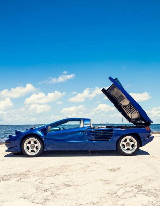 Редкий суперкар Cizeta V16T из коллекции султана Брунея