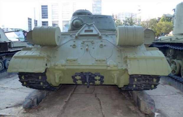 Зачем на корму танков Т-34 крепили какие-то странные цилиндры