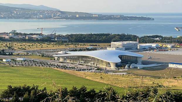 Временные ограничения на работу ввели в аэропорту Геленджика