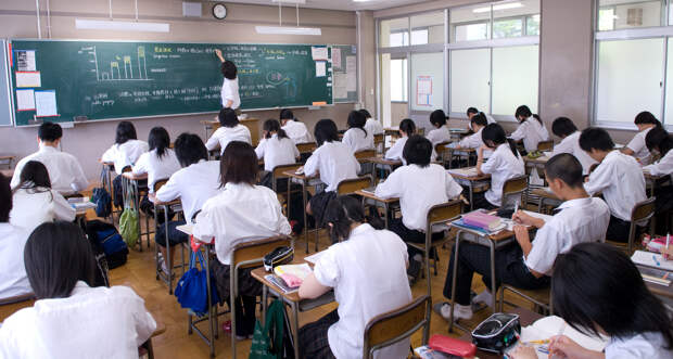 Особенности японского образования: как учат будущих трудоголиков