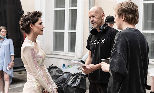 Федор Бондарчук завершил съемки своего первого сериала "Псих": Паулина Андреева, Елена Лядова и другие на новых фото с площадки