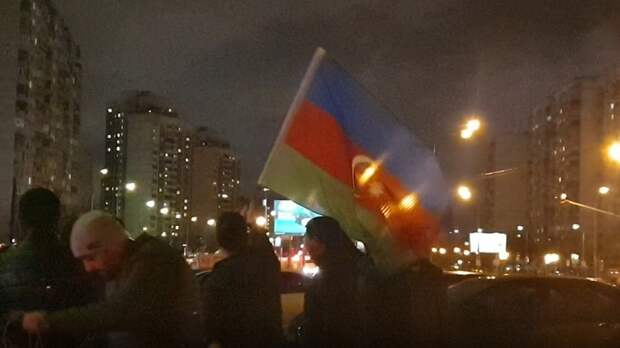 Азербайджанцы перенесли войну в Москву. Бои идут на улицах - началась облава
