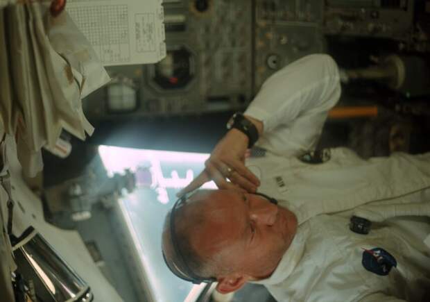 Оригинал: http://tothemoon.ser.asu.edu/data_a70/AS11/extra/AS11-36-5391.small.png