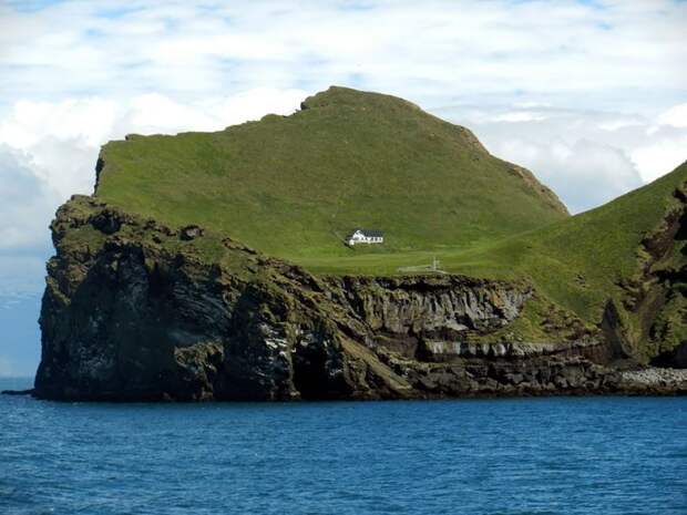одинокий домик на исландском острове (3)