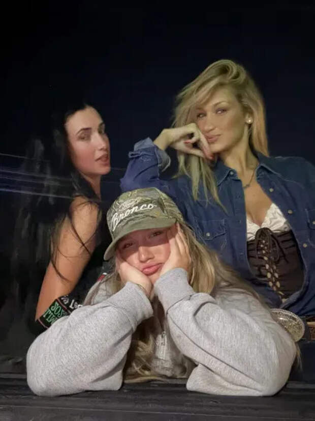 Белла Хадид с подругами