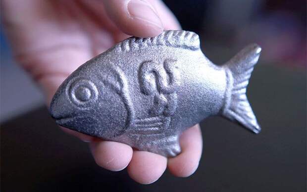 Эта металлическая рыба способна спасти жизнь человеку! Никогда бы не подумал…