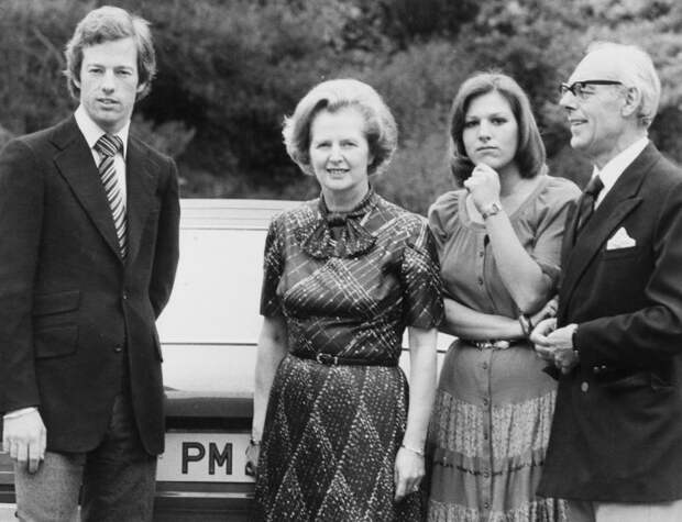 Маргарет и Денис Тэтчер с детьми. / Фото: www.thesun.co.uk