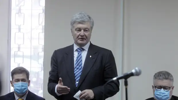 Порошенко признался в суде, что приказал вывезти золото и деньги из Крыма в 2014 году