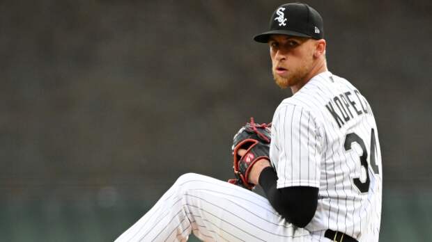 Michael Kopech winds up for a pitch against the Giants.