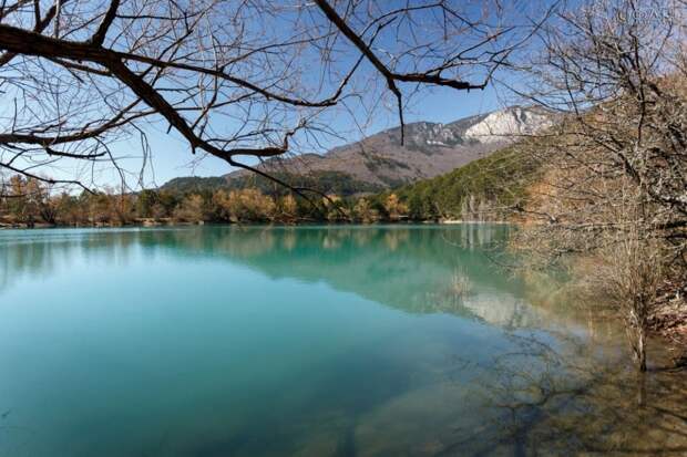 Местные жители рассказали, где в Крыму найти великолепное Бирюзовое озеро