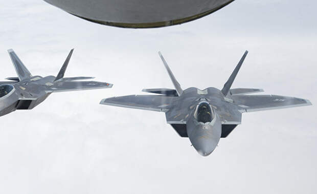 Американские истребители F-22 "Раптор"