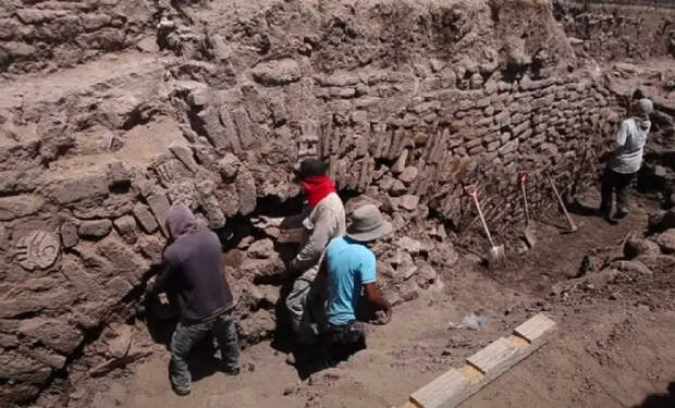 Археологи нашли в Мексике запечатанный тоннель ацтеков. После изучения его снова запечатали