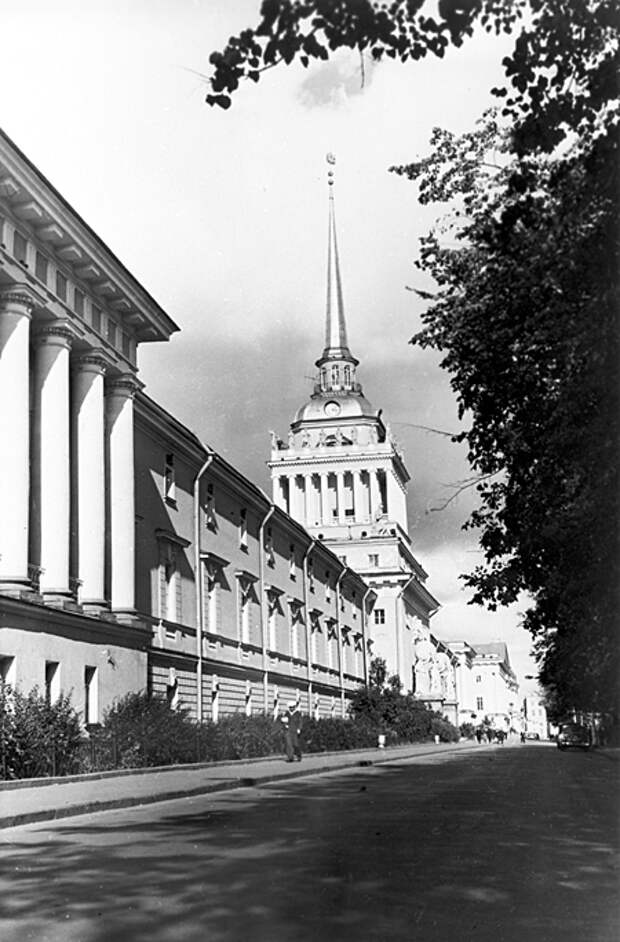 Вид на здание Адмиралтейства в Санкт-Петербурге. Фото: В. Фабрицкий / РИА Новости, архив