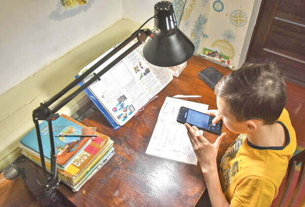 Педиатр рассказала, сколько времени ребёнок может проводить с гаджетом