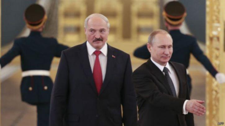 Александр Лукашенко и Владимир Путин Лукашенко не помешает России поглотить Белорусси