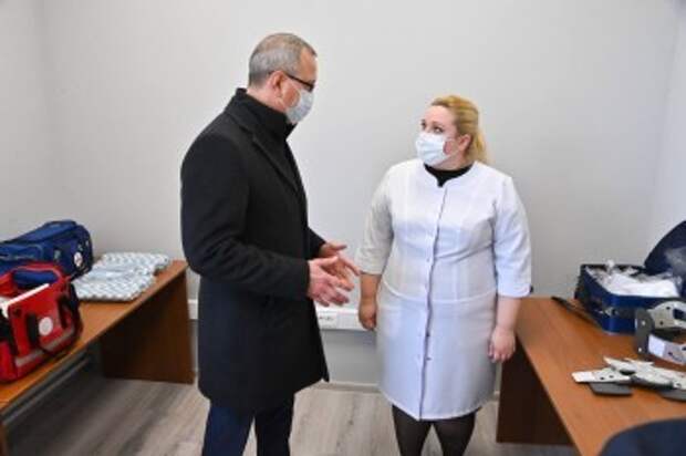 Владислав Шапша вручил ключи от новых автомобилей бригадам Регионального центра скорой медицинской помощи и медицины катастроф