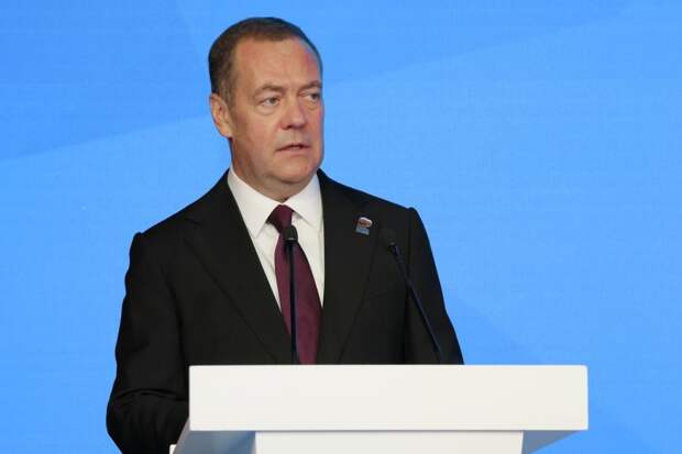 Медведев отметил почти полную тишину в ЕС на фоне ударов по Венесуэле