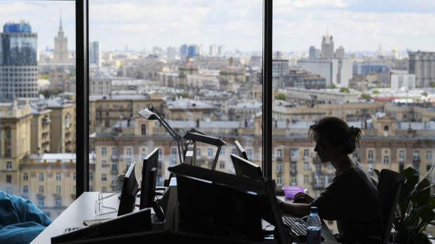 Праздники в офисе: как оплачивается выход на работу 1 и 9 мая