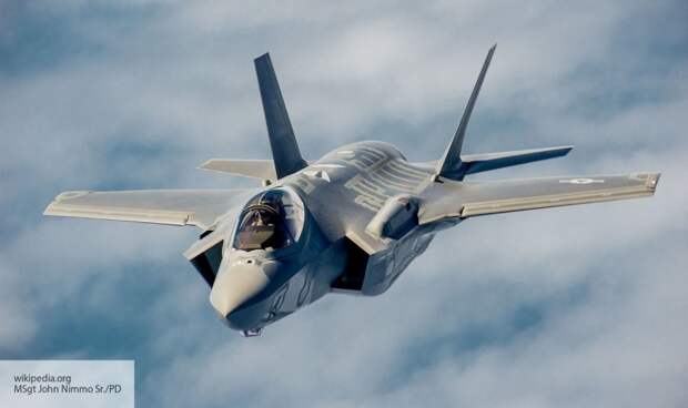 Forbes: США хотят бюджетный самолет из-за провала истребителя-невидимки F-35