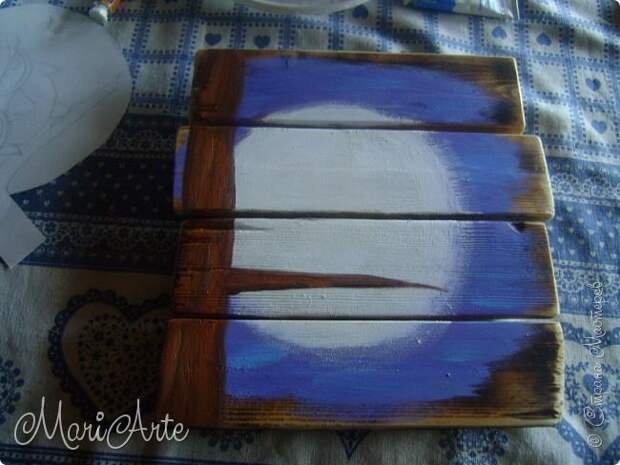 Здравствуйте, всем, заглянувшим ко мне в гости !!  Увидела я как то в интернете, что можно расписывать обычные деревянные дощечки, небрежно сколоченные..... фото 20