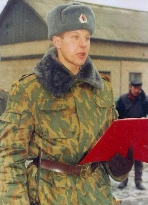 Будущая мировая звезда Федор Емельяненко на принятии присяги. 1995 год Будущая мировая звезда Федор Емельяненко на принятии присяги. 1995 год