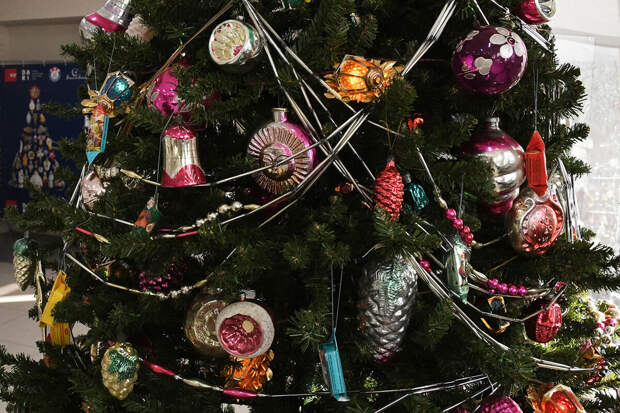 Более 60% опрошенных россиян хранят у себя советские елочные игрушки