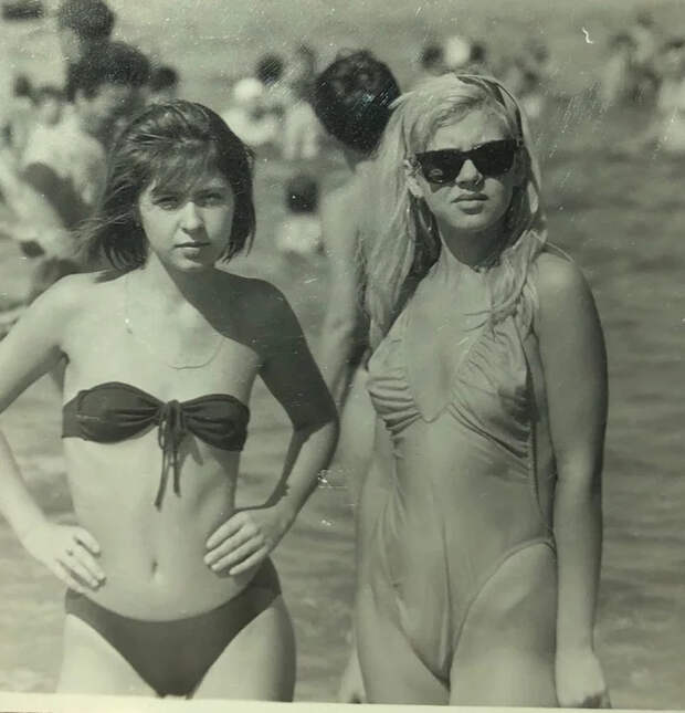 Интересные фотографии 90 -х (часть 37) 90-е, Детство 90-х, Ностальгия, Фотография, Подборка, Знаменитости, Россия, Эпоха, Земфира, Григорий Лепс, Клаудия Шиффер, Поле Чудес, Dendy, Sega, Якубович, 2000-е, Жизнь, Футбольные фанаты, Дети, Длиннопост
