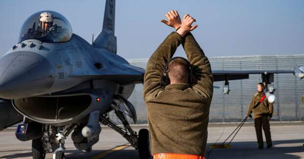 Обучать украинских пилотов управлению американскими истребителями F-16 будут европейские страны. Об этом по итогам...