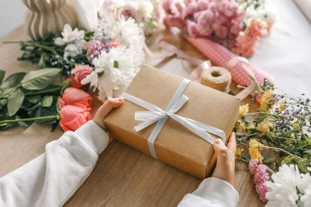 РИА Новости: россиян стали обманывать, предлагая доставку на день рождения