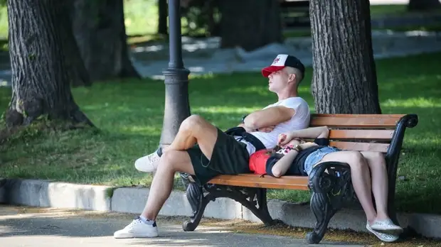 Врач рассказала о симптомах солнечного удара