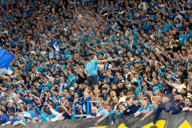 Фанаты «Зенита» встретили «Спартака» скандированием слова «свинья»