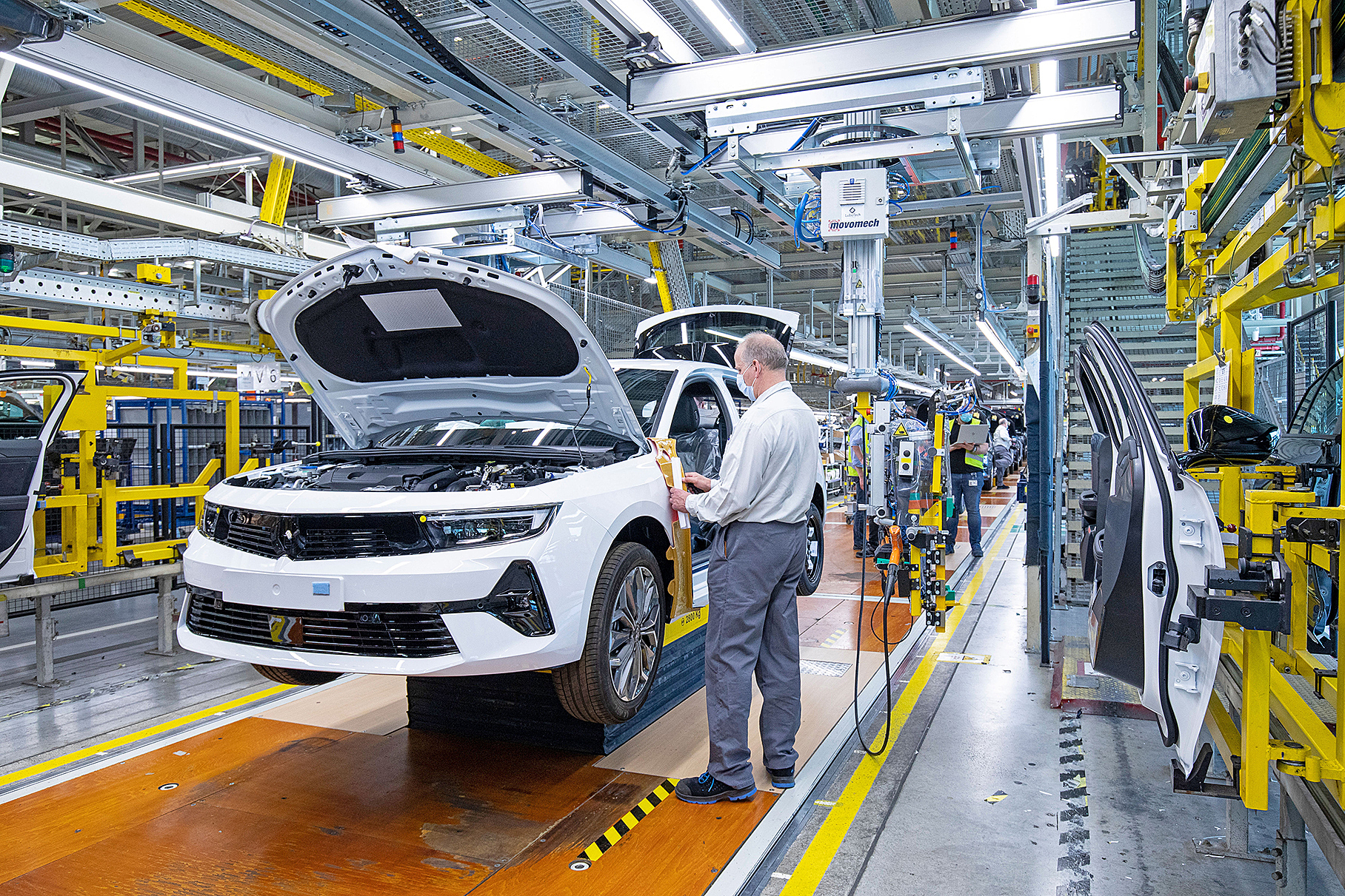 Opel Astra нового поколения появится в России