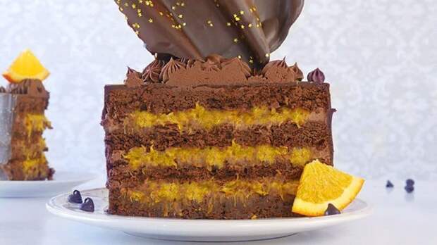 Шоколадно-апельсиновый торт: воздушный шоколадный бисквит, пропитанный ароматным апельсиновым сиропом