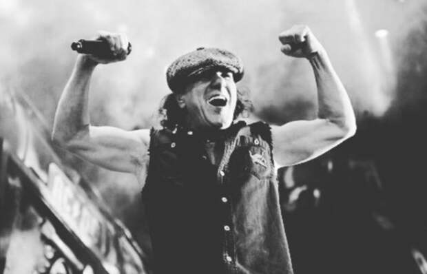 Брайан Джонсон из AC/DC близок к решению своей проблемы со слухом 