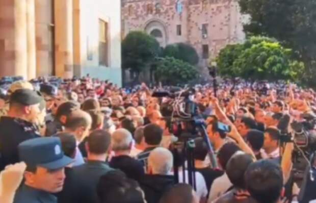 Митинг у здания правительства в Ереване. Закономерный финал