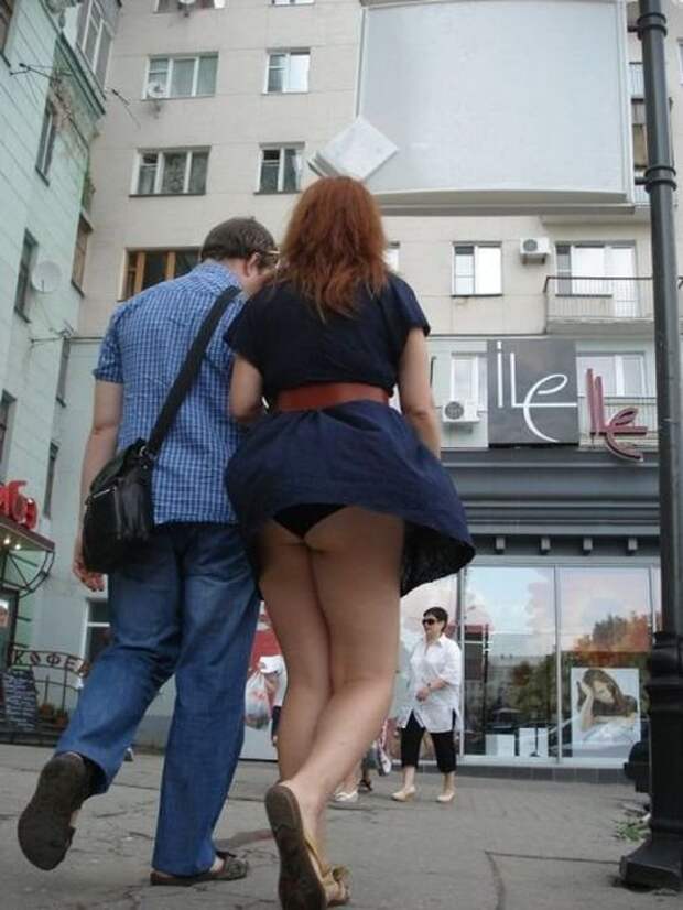 Девушки в коротких юбках Девушки в коротких юбках