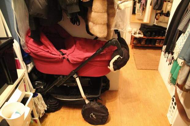 Хранение вещей в маленькой прихожей, прихожая место для детской коляски