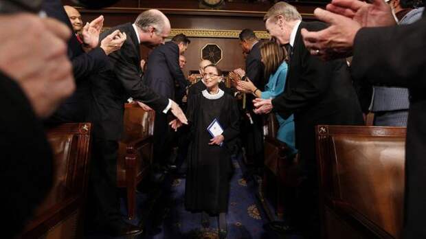 «Икона феминизма»: В США умерла старейшая судья Верховного суда Рут Бейдер Гинзбург