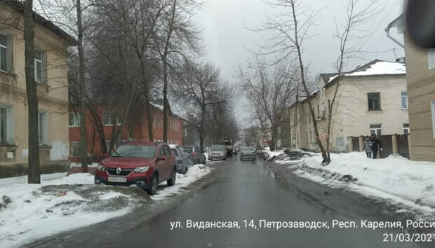 В Петрозаводске круглосуточно убирают улицы и тротуары