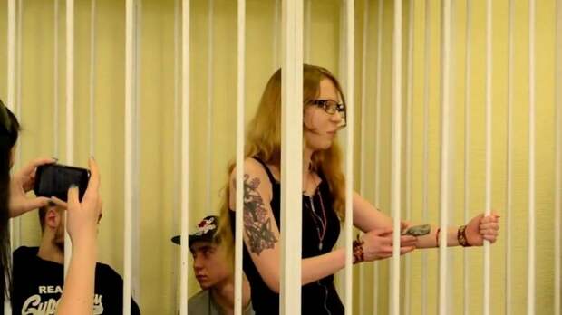 В Киеве спецназ за волосы вытащил украинскую неонацистку из суда
