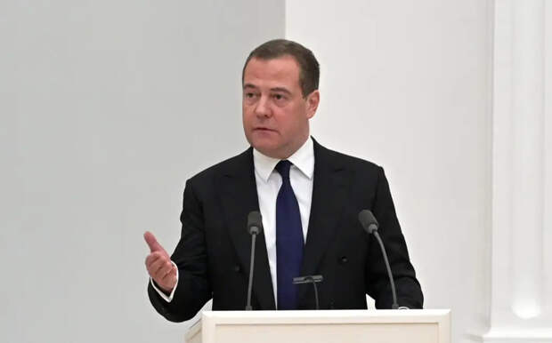 Медведев: помогающая сегодняшним неонацистам Европа должна помнить о поражении Третьего рейха