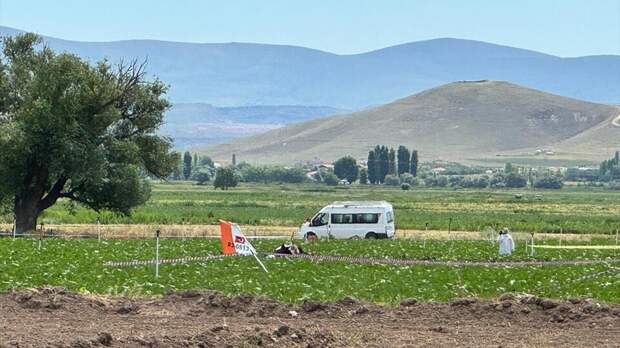 Два пилота погибли при крушении учебного военного самолета в Турции